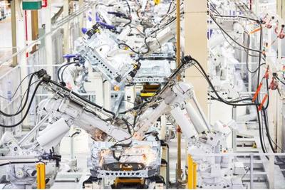 小小機(jī)器人迸發(fā)“大能量”，這家企業(yè)的全球最大“超級(jí)工廠”設(shè)在上海